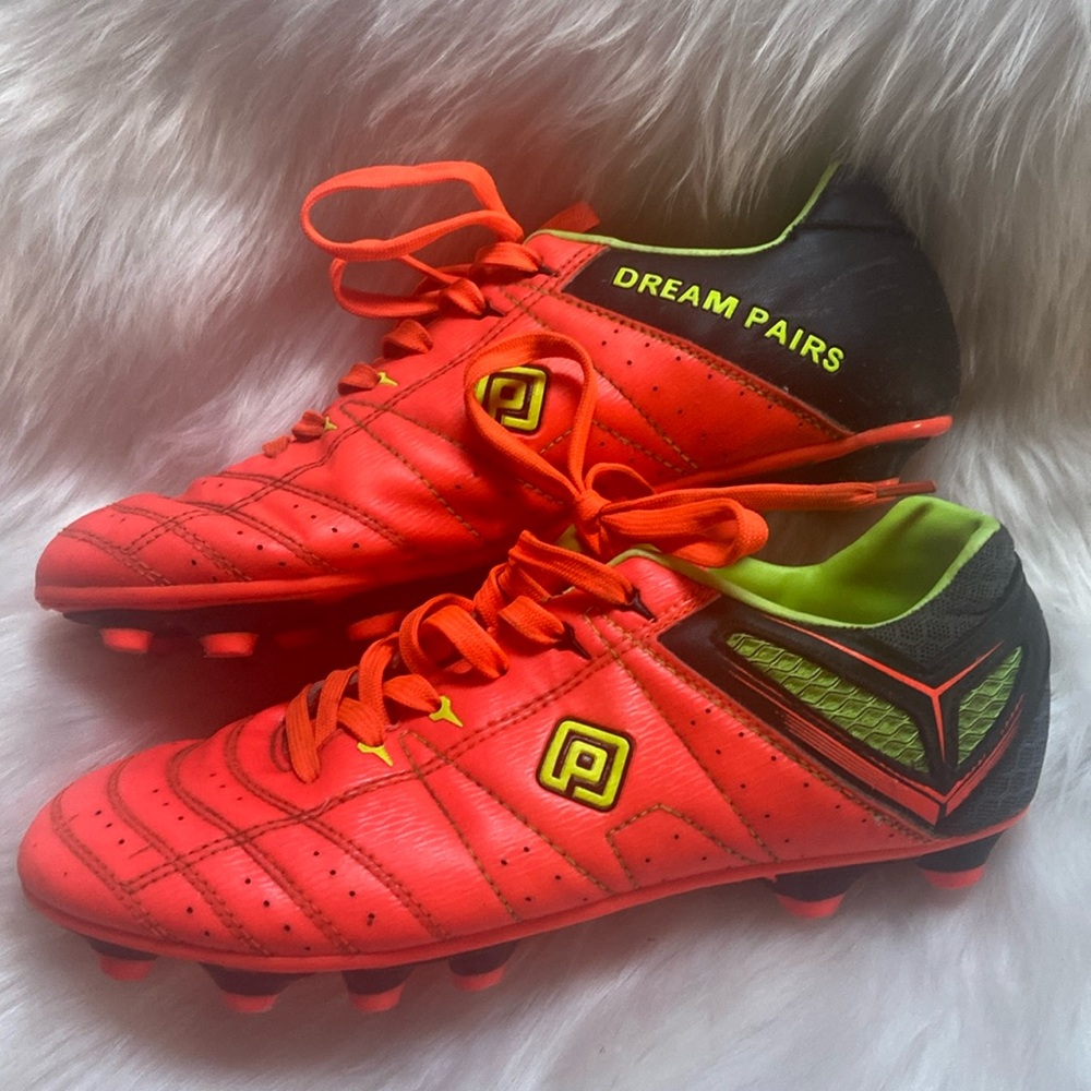 ‎Cleats